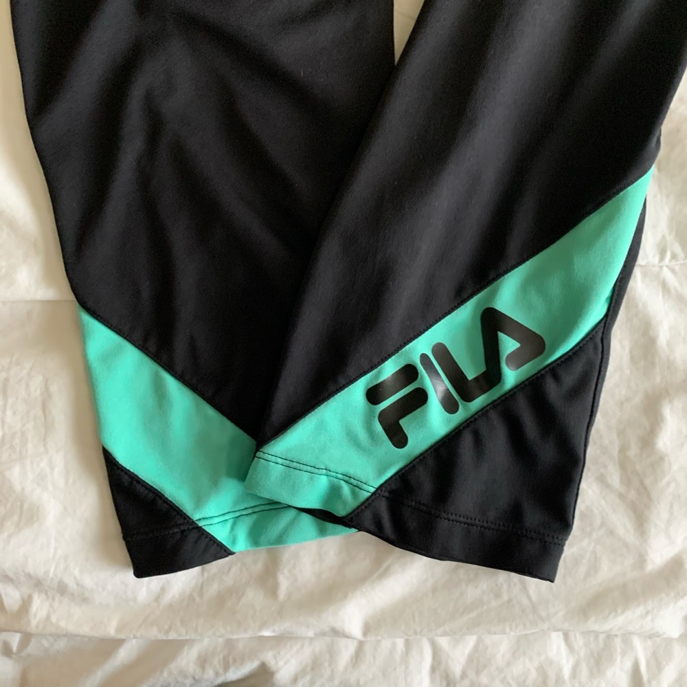 🛍FILA Black Capris - Picture 3 of 5